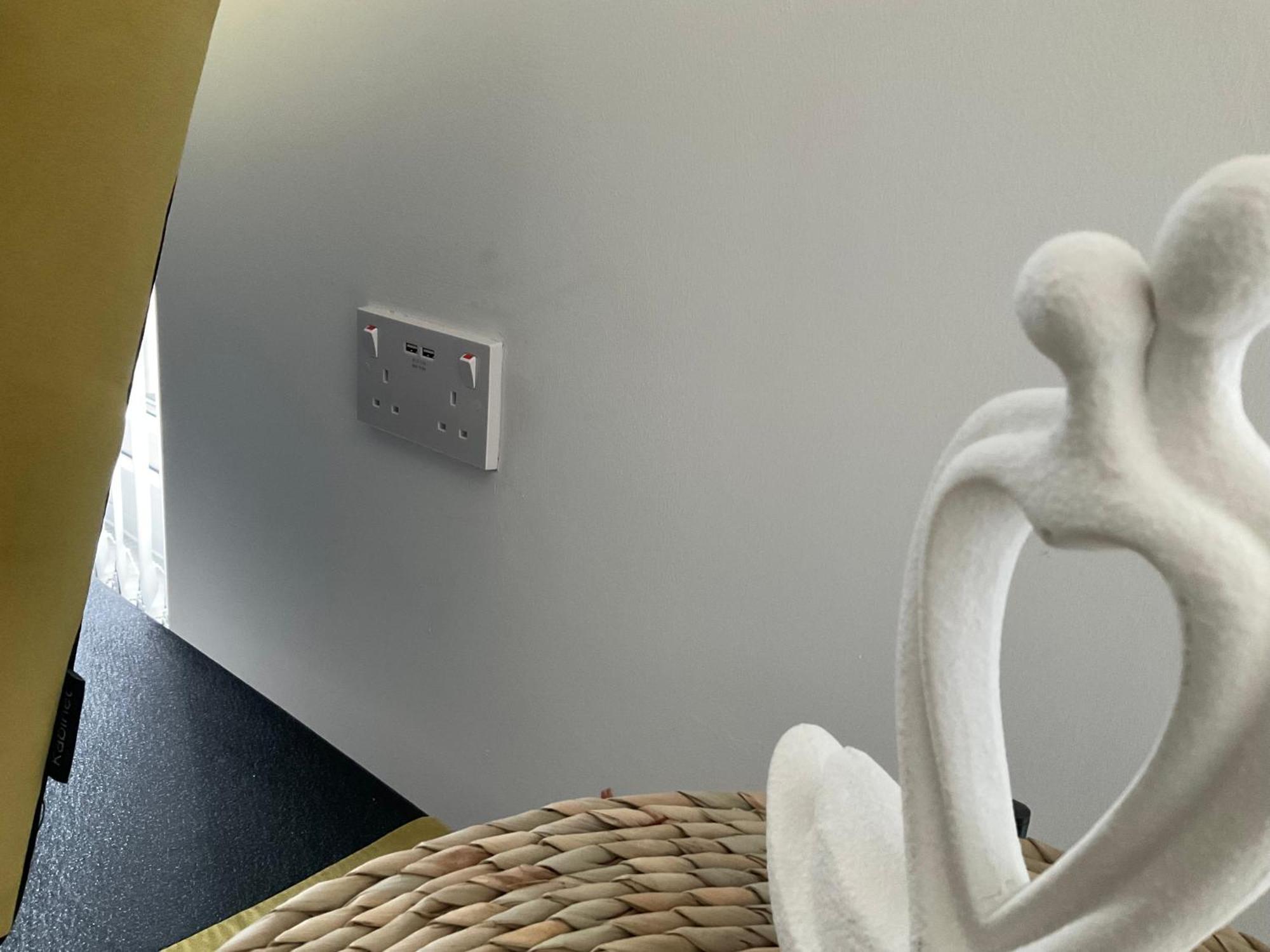 The Parkes A Stylish 3Br House, 5 Mins From Central Birmingham Close To The Edgbaston Stadium, The Hippodrome, Uob, Aston And Bcu, China Town, Kings Heath Bhx Airport And Much More מראה חיצוני תמונה