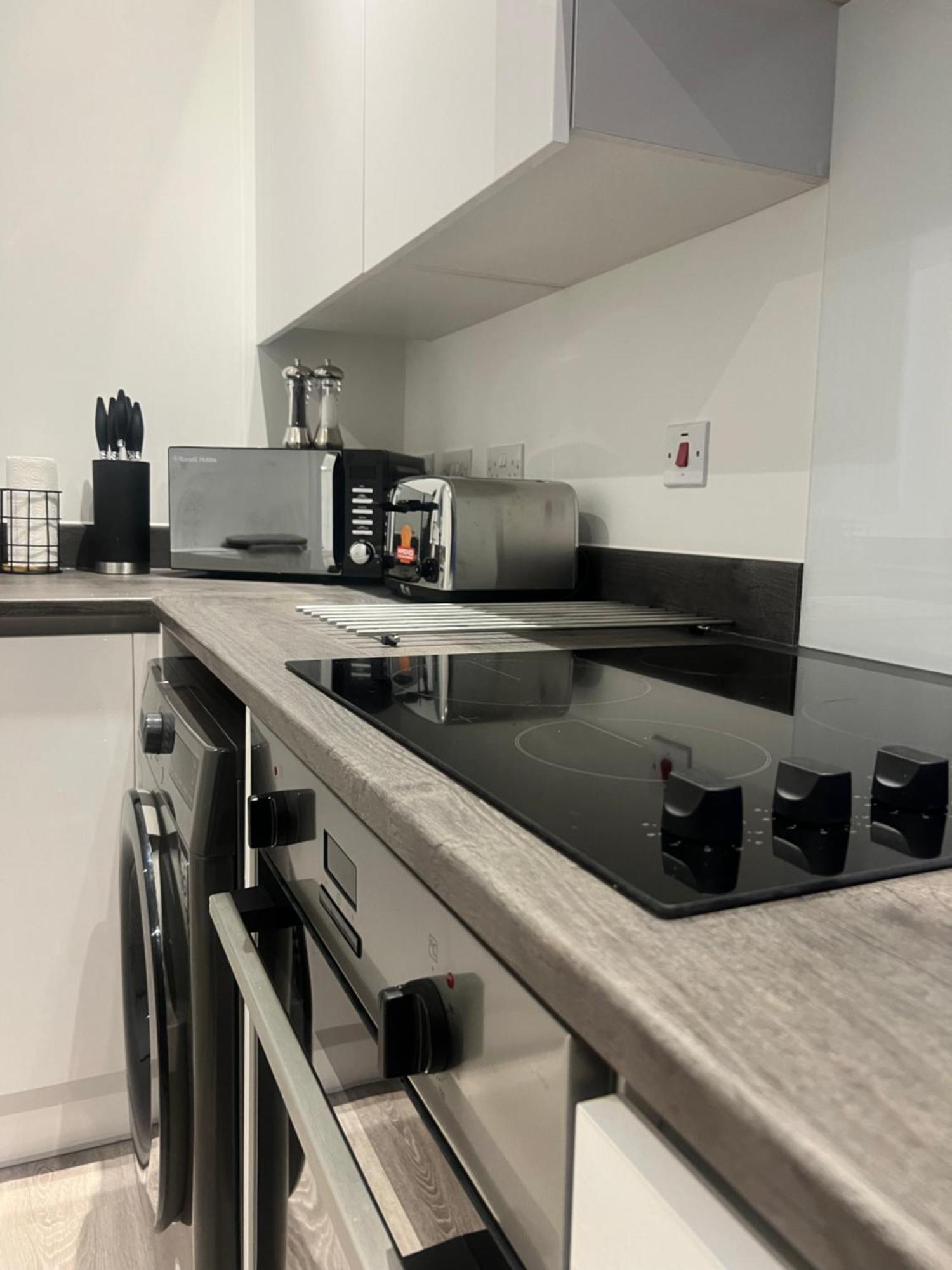 The Parkes A Stylish 3Br House, 5 Mins From Central Birmingham Close To The Edgbaston Stadium, The Hippodrome, Uob, Aston And Bcu, China Town, Kings Heath Bhx Airport And Much More מראה חיצוני תמונה