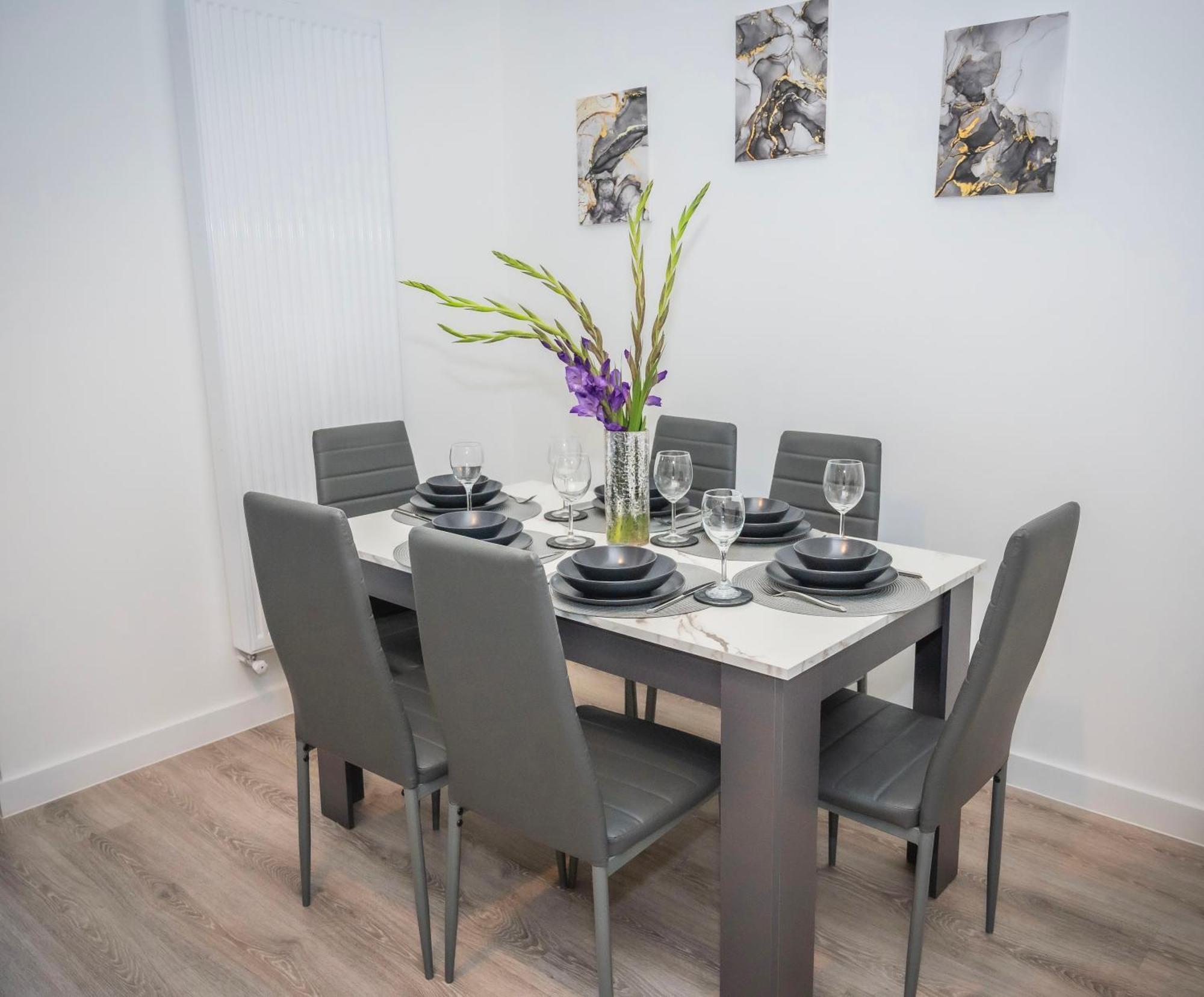 The Parkes A Stylish 3Br House, 5 Mins From Central Birmingham Close To The Edgbaston Stadium, The Hippodrome, Uob, Aston And Bcu, China Town, Kings Heath Bhx Airport And Much More מראה חיצוני תמונה