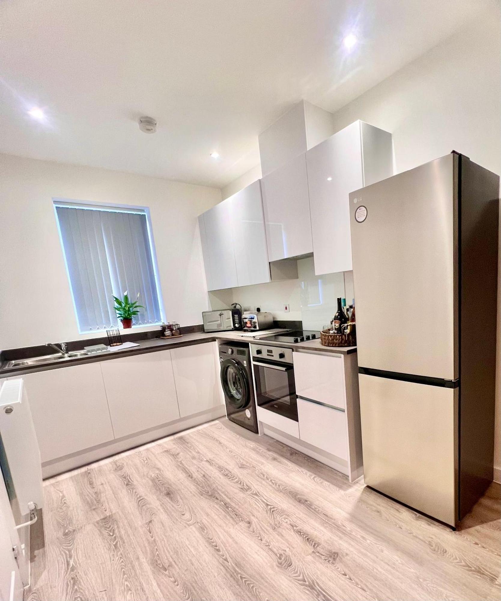 The Parkes A Stylish 3Br House, 5 Mins From Central Birmingham Close To The Edgbaston Stadium, The Hippodrome, Uob, Aston And Bcu, China Town, Kings Heath Bhx Airport And Much More מראה חיצוני תמונה