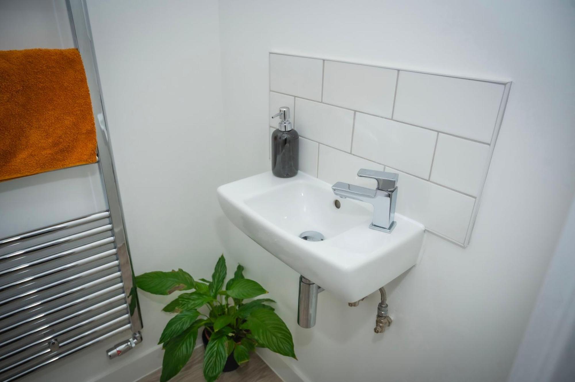The Parkes A Stylish 3Br House, 5 Mins From Central Birmingham Close To The Edgbaston Stadium, The Hippodrome, Uob, Aston And Bcu, China Town, Kings Heath Bhx Airport And Much More מראה חיצוני תמונה